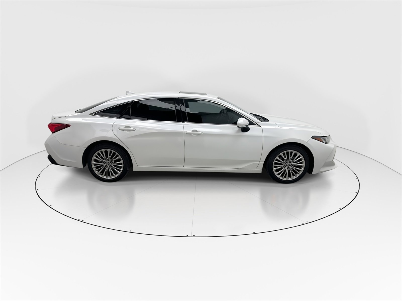 Used 2020 Toyota Avalon Limited image 9