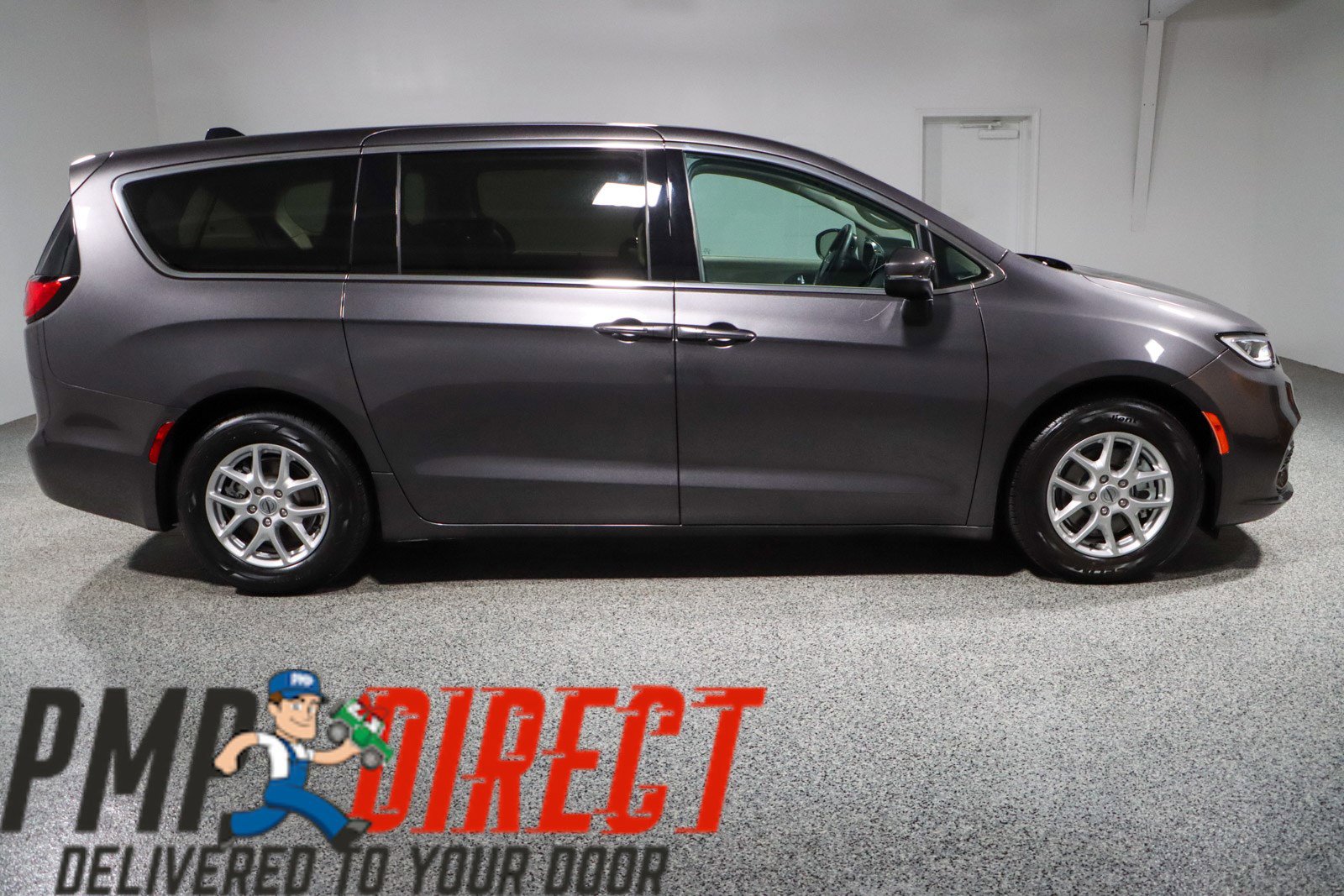 Used 2023 Chrysler Pacifica Touring-L image 6