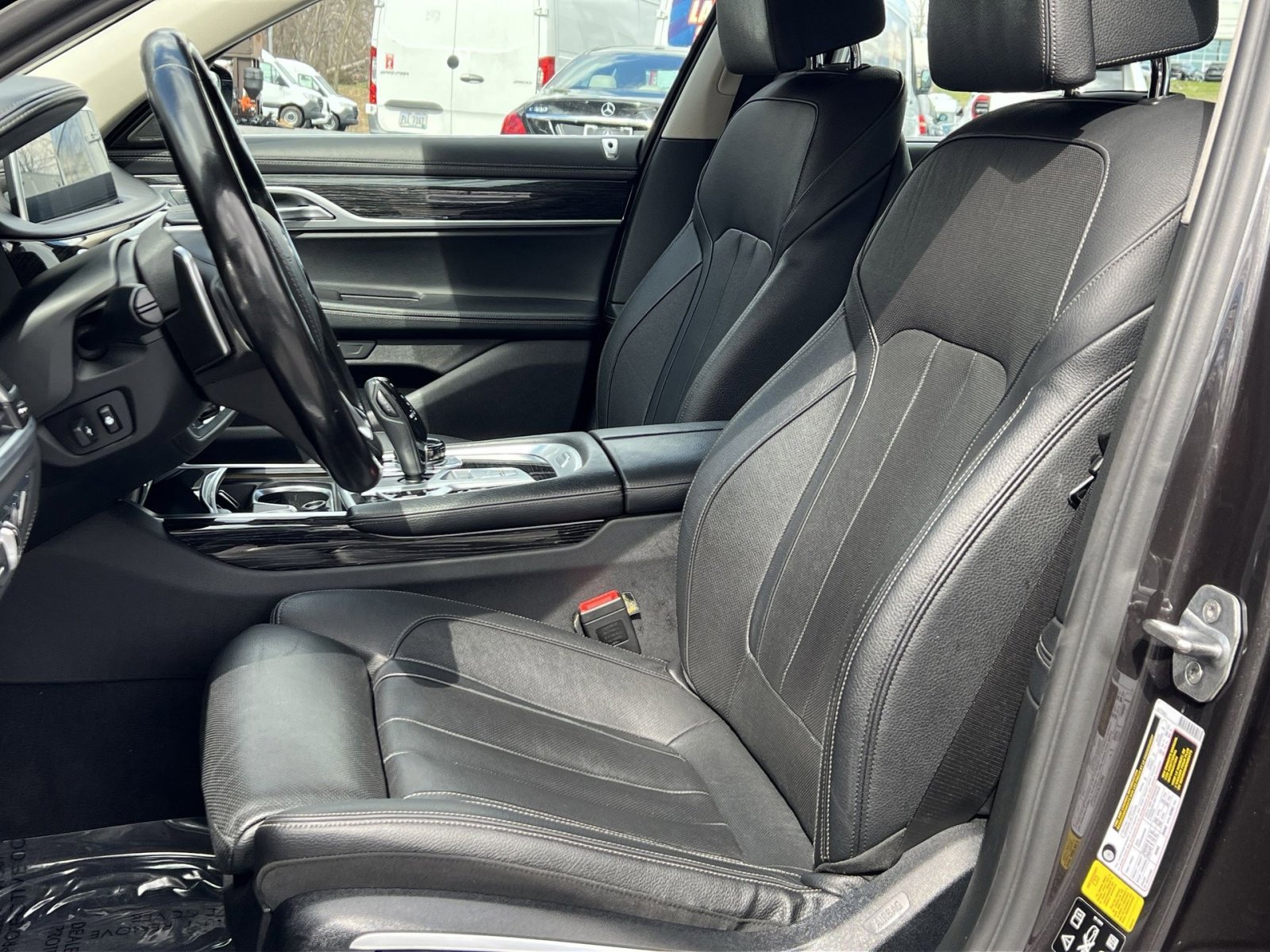 Used 2017 BMW 740i xDrive image 11