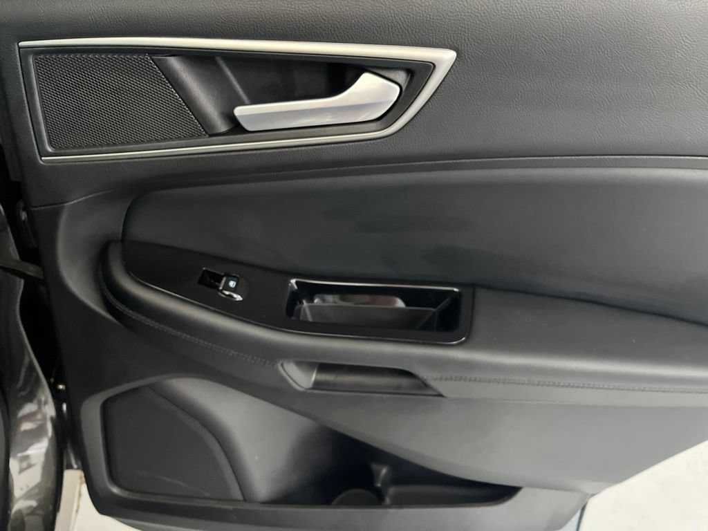 Used 2017 Ford Edge SEL w/ Equipment Group 201A AWD/4WD image 56