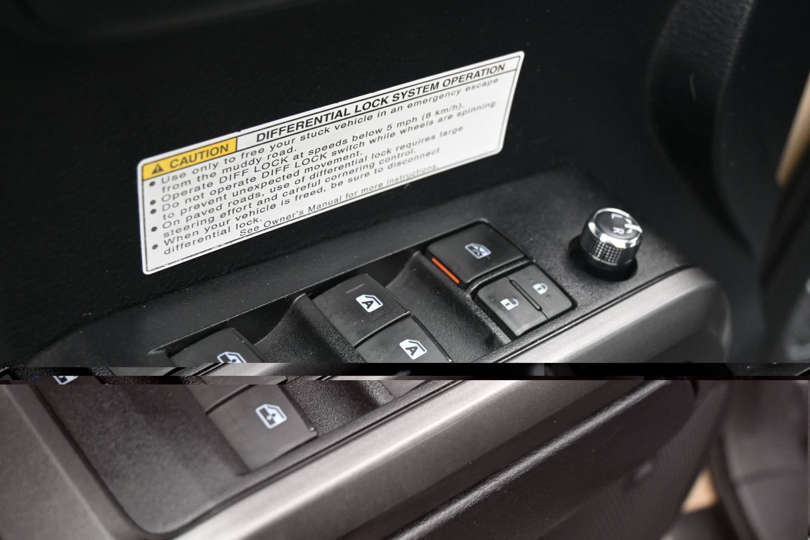 Used 2016 Toyota Tacoma TRD Off-Road AWD/4WD image 18