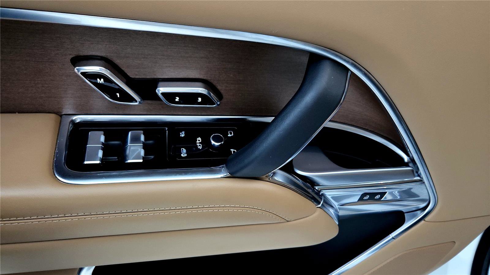 Used 2023 Land Rover Range Rover SE image 22