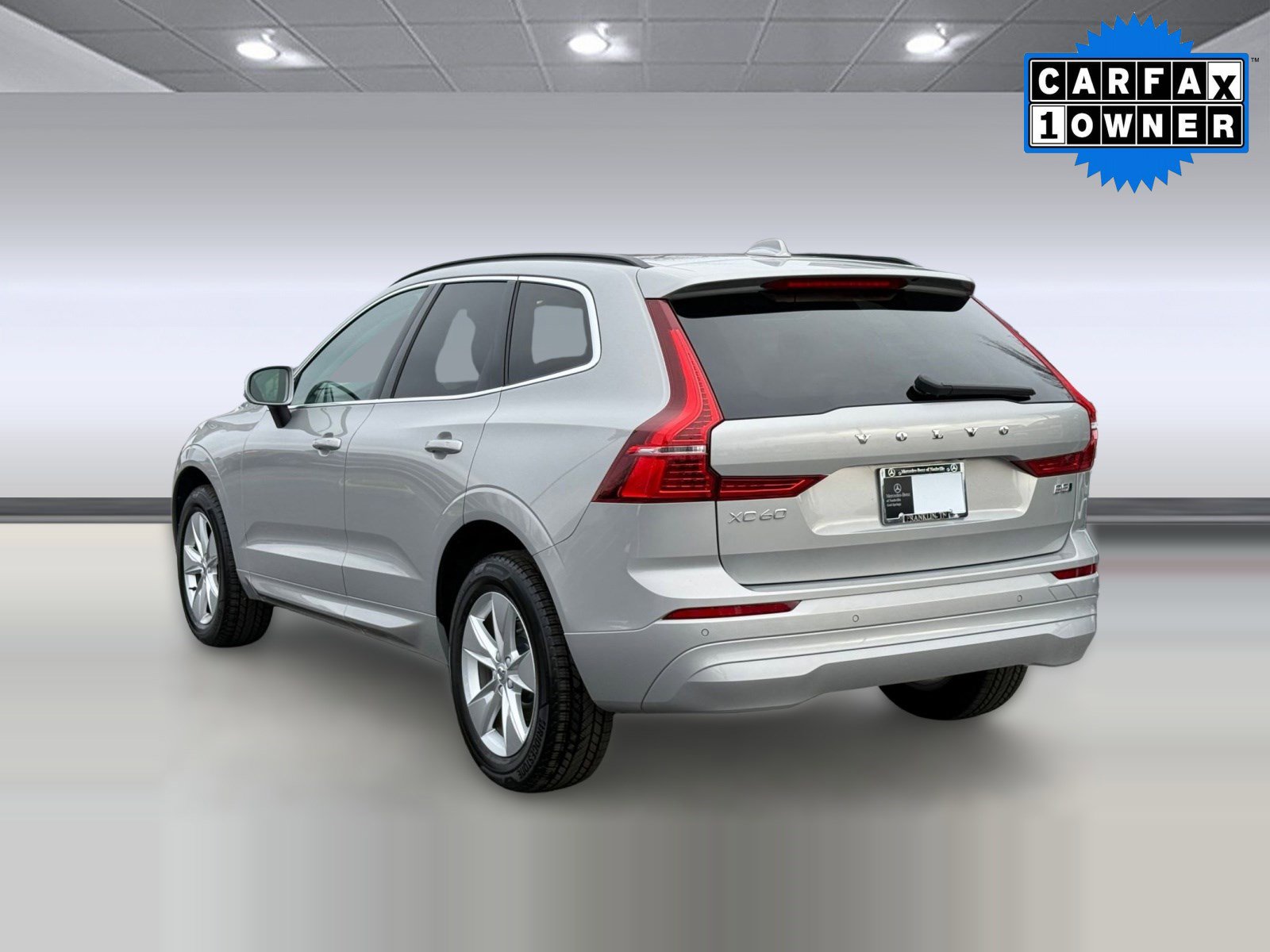 Used 2022 Volvo XC60 B5 Momentum image 3