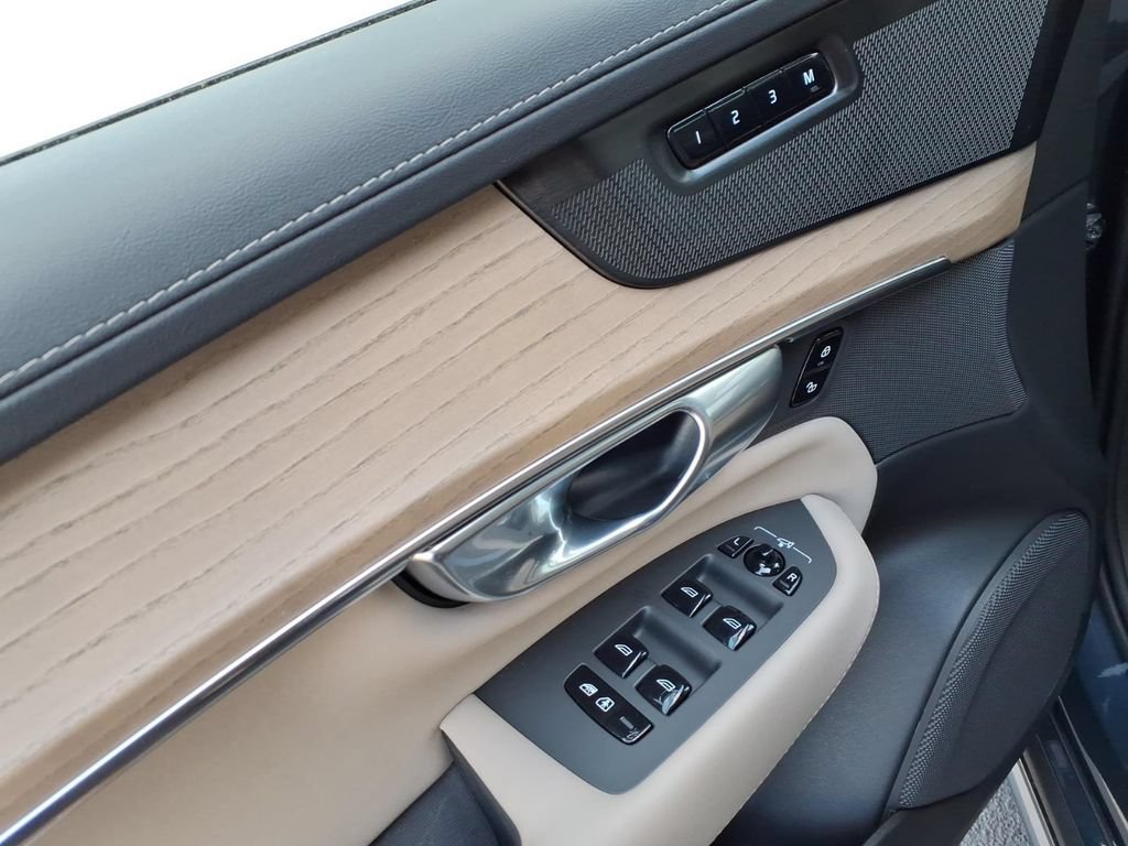 Certified 2026 Volvo XC90 B6 Plus AWD/4WD image 10