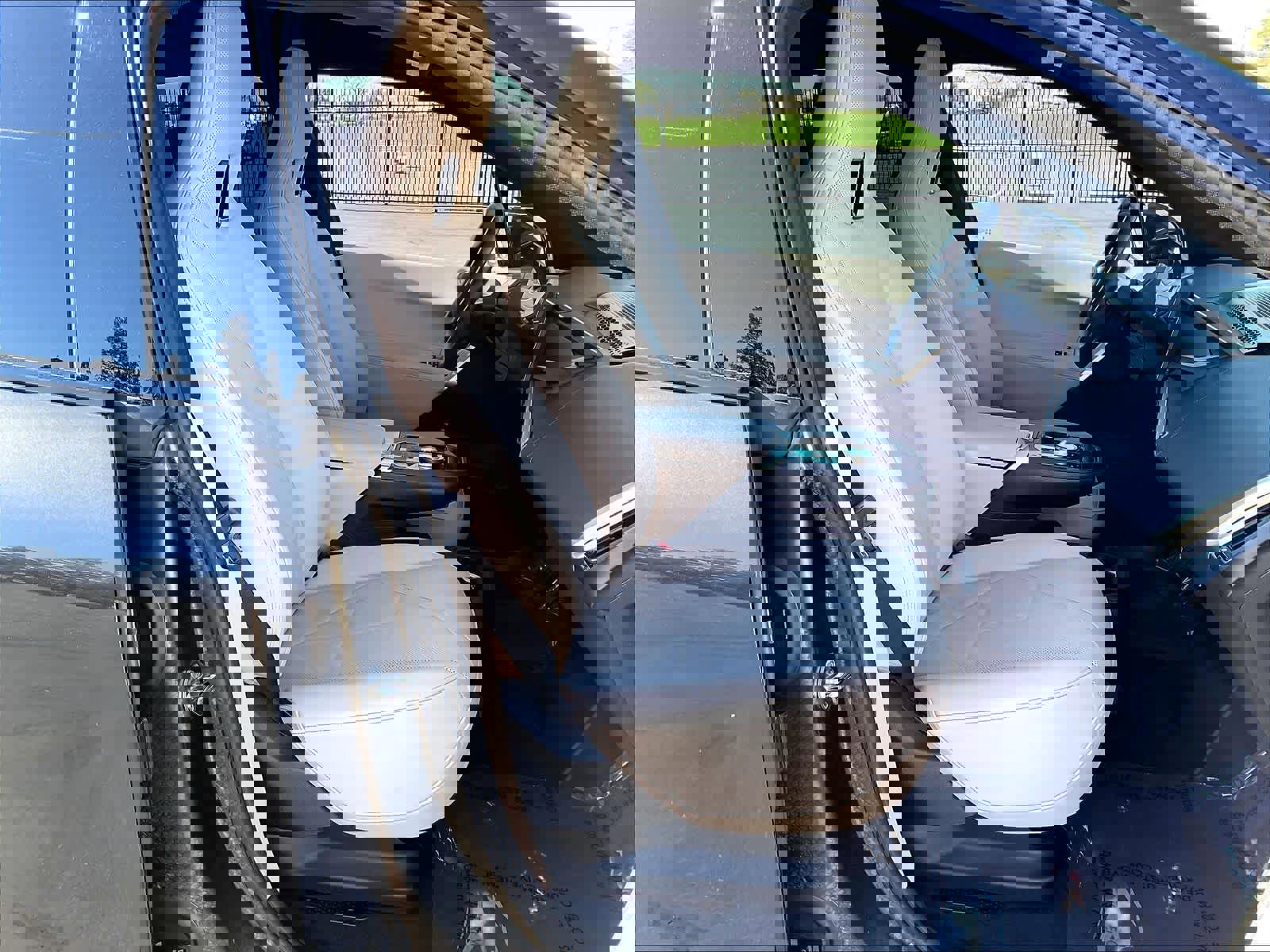 Used 2025 BMW iX xDrive50 w/ Convenience Package image 9