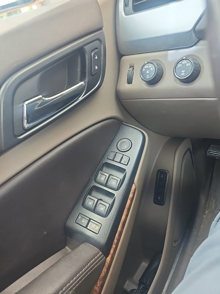 Used 2015 Chevrolet Suburban LTZ AWD/4WD image 9