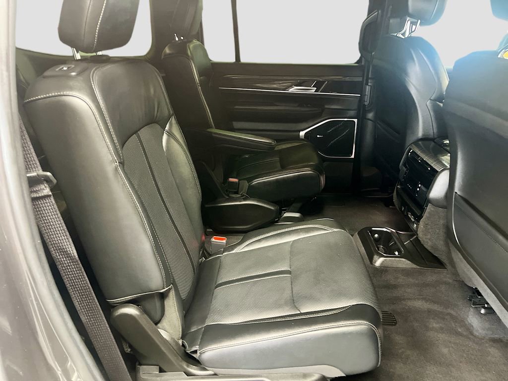 Used 2022 Jeep Wagoneer Series III w/ Premium Group I image 30