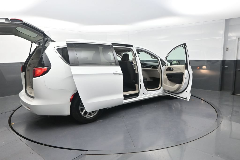 Used 2022 Chrysler Voyager LX FWD image 37