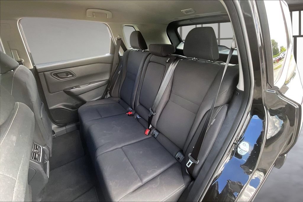 Used 2024 Nissan Rogue S AWD/4WD image 21