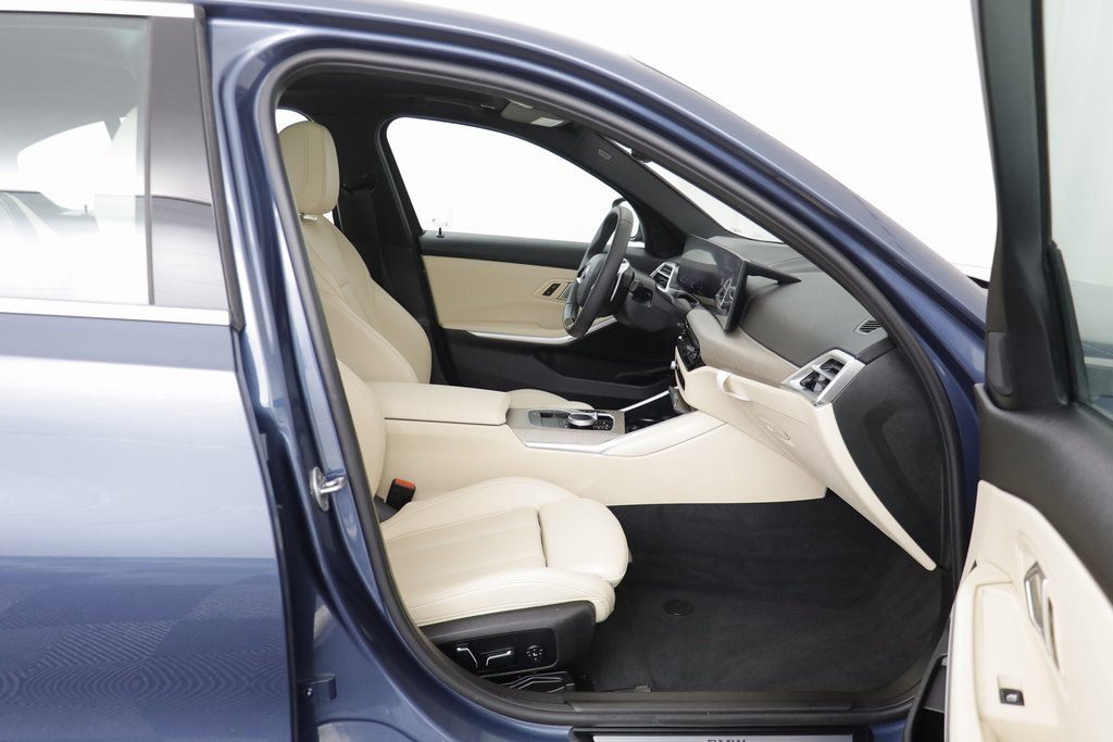 Certified 2025 BMW 330i xDrive Sedan w/ Convenience Package image 18