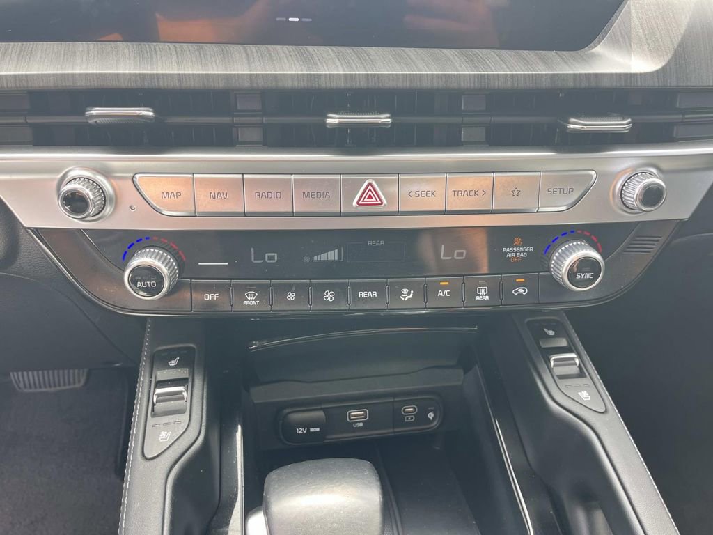 Used 2023 Kia Telluride EX w/ EX Captain's Chair Package image 17