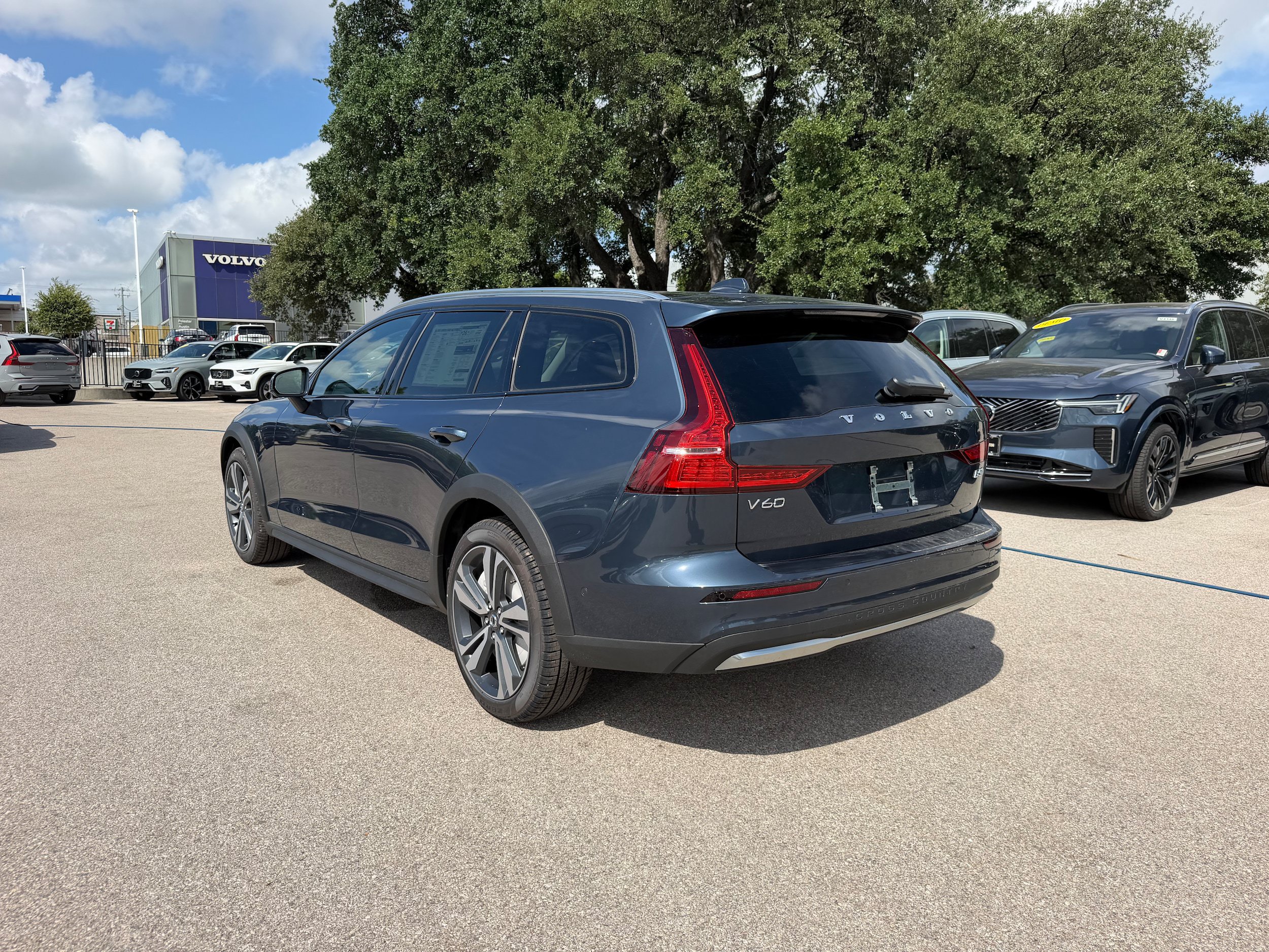 New 2026 Volvo V60 B5 Cross Country Plus w/ Climate Package AWD/4WD image 4