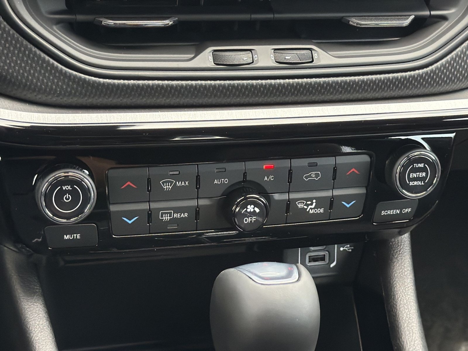 New 2026 Jeep Compass Trailhawk w/ Sun, Sound & Navigation Group AWD/4WD image 18