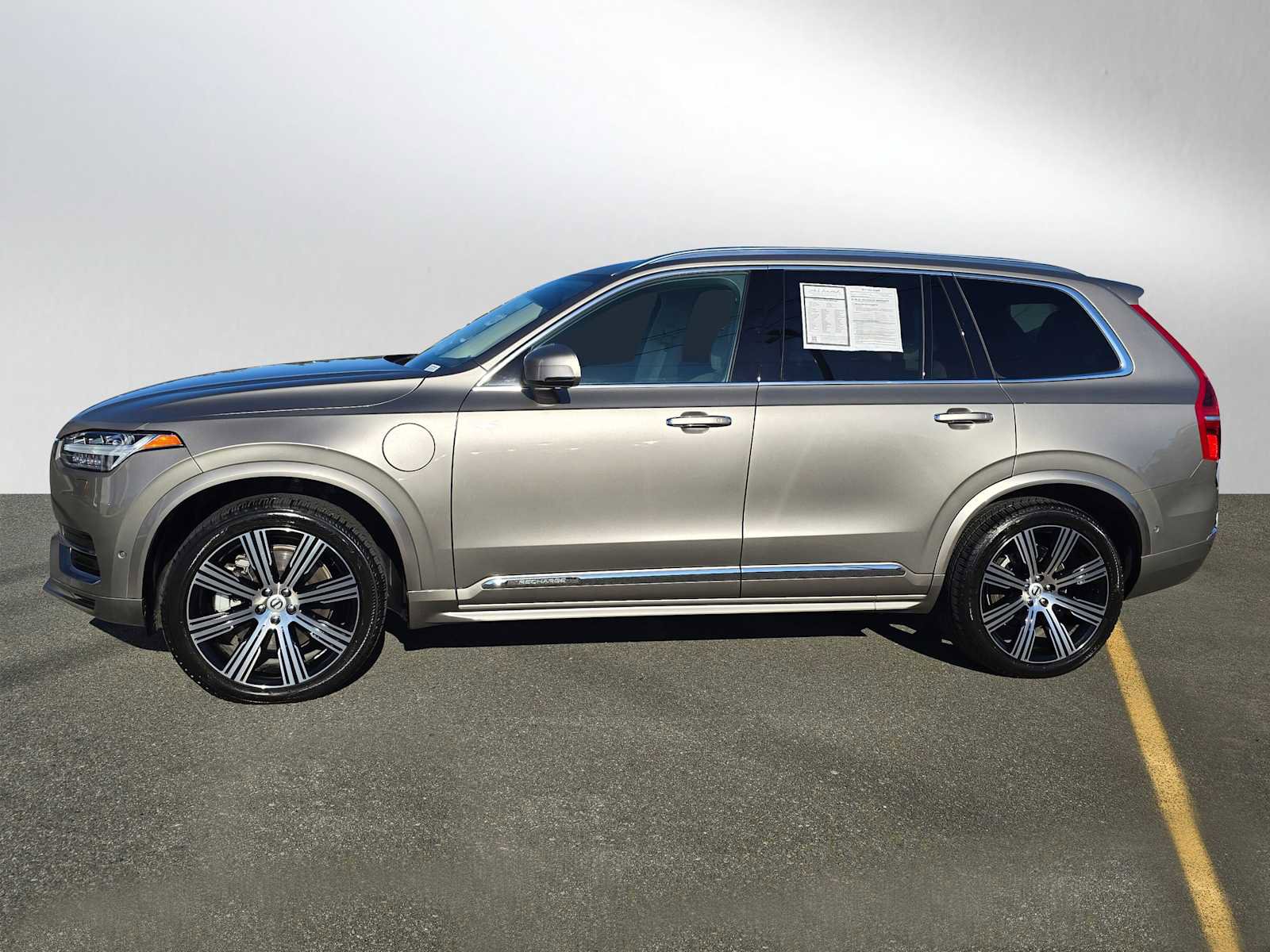 Used 2022 Volvo XC90 T8 Inscription w/ Advanced Package image 6
