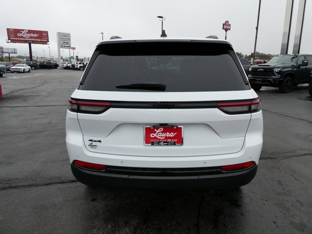 Used 2024 Jeep Grand Cherokee Altitude image 6