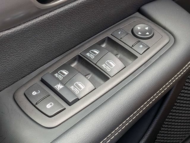 New 2026 Chrysler Voyager LX FWD image 24