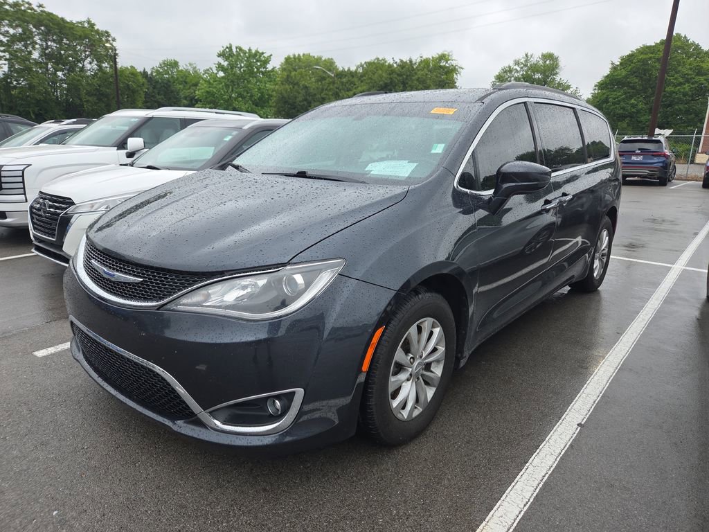 Used 2019 Chrysler Pacifica Touring Plus w/ Cold Weather Group FWD image 9