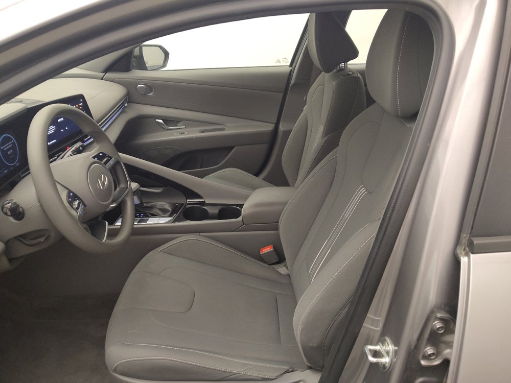Used 2024 Hyundai Elantra Blue FWD image 17