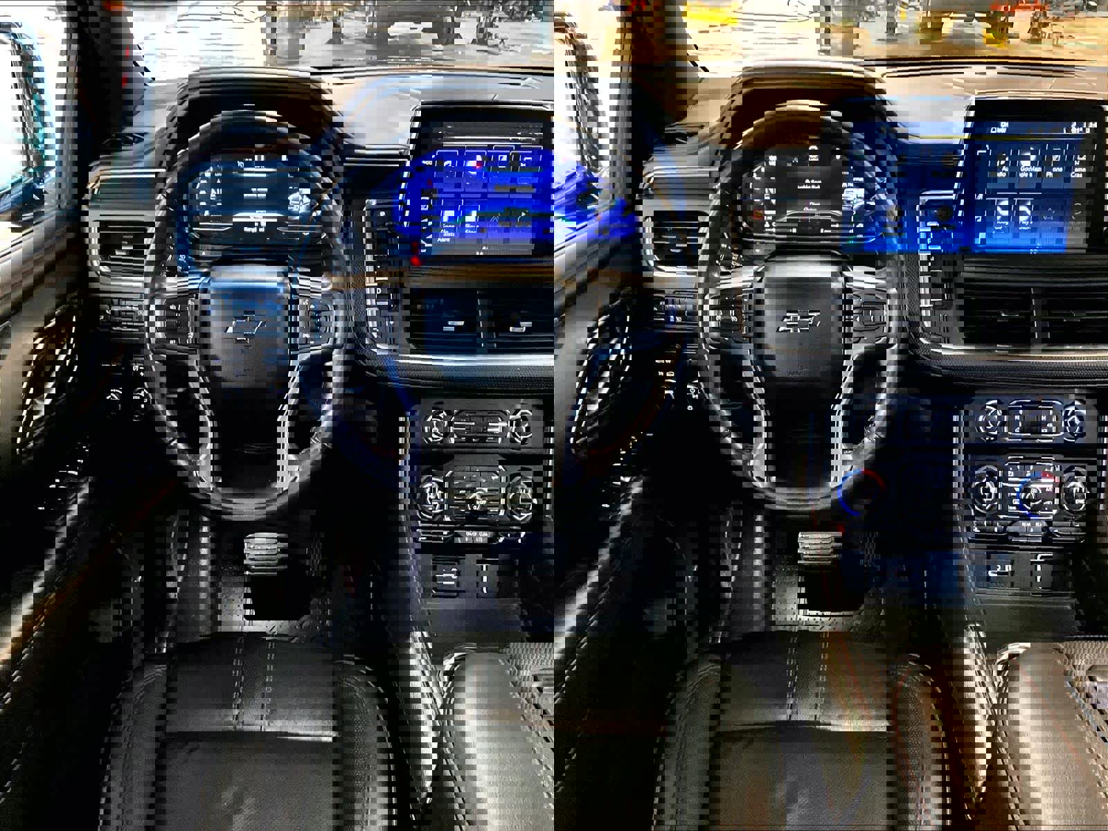 Used 2022 Chevrolet Suburban RST w/ Luxury Package image 18