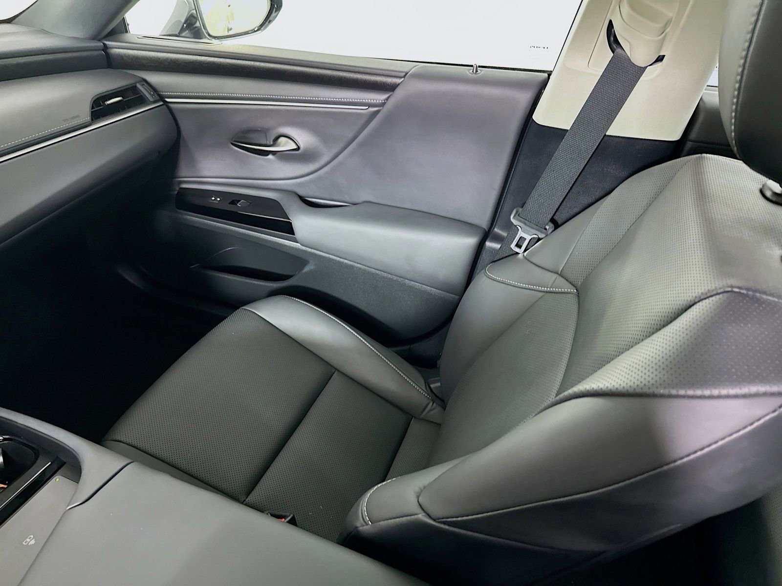 Used 2024 Lexus ES 250 w/ Premium Package image 25