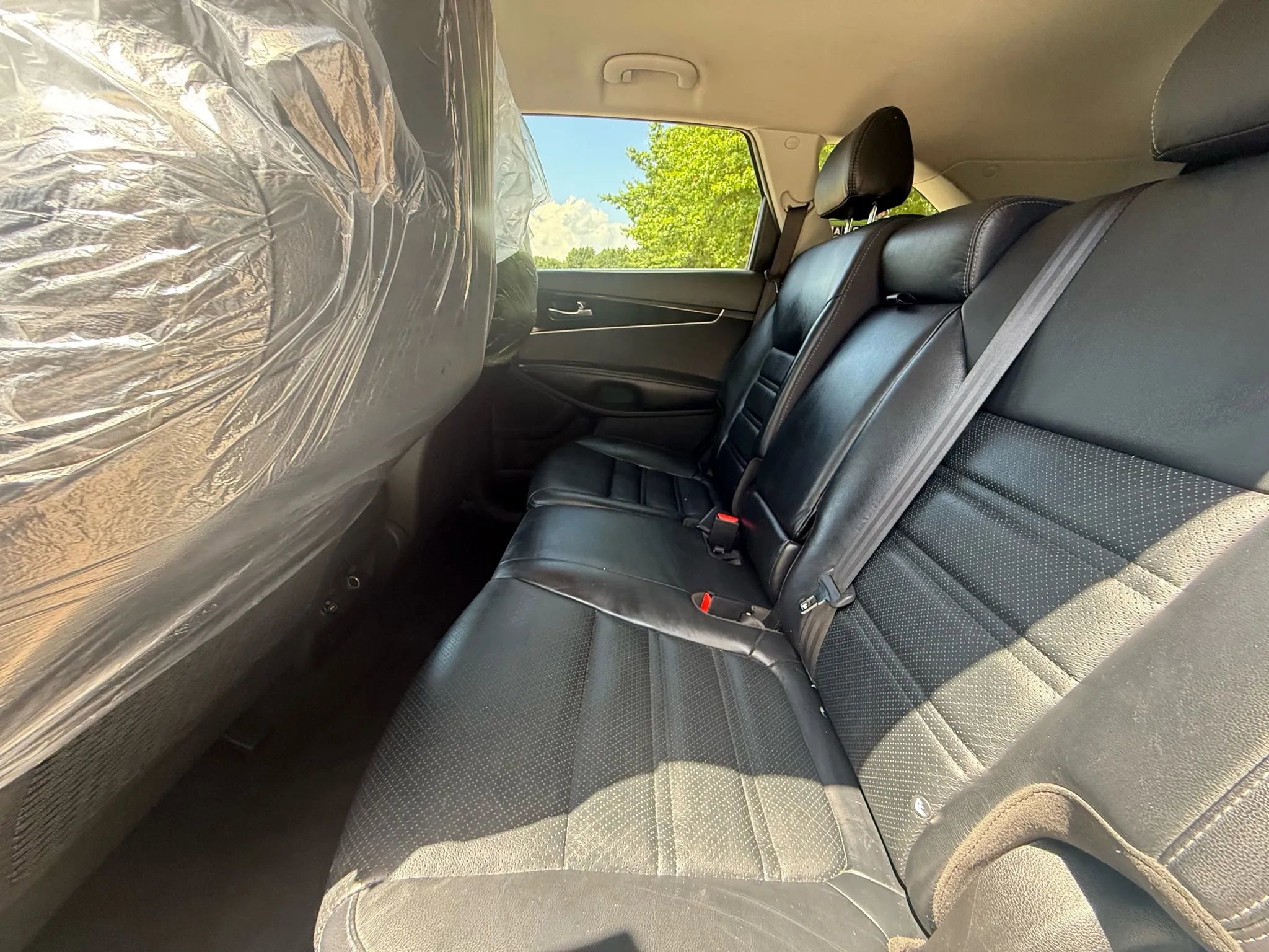 Used 2017 Kia Sorento LX Sport Utility 4D w/ LX Convenience Package image 15