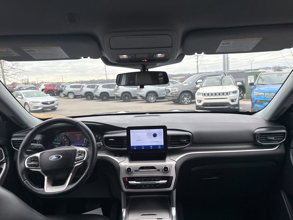 Used 2022 Ford Explorer XLT w/ Equipment Group 202A image 21