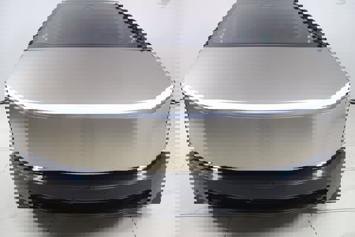 Used 2024 Tesla Cybertruck AWD Crew Cab image 44