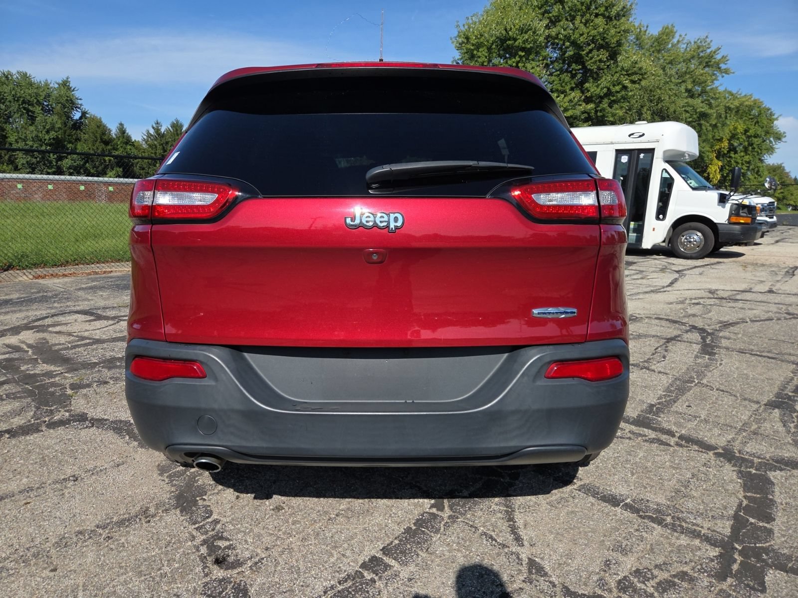 Used 2016 Jeep Cherokee Latitude FWD image 11