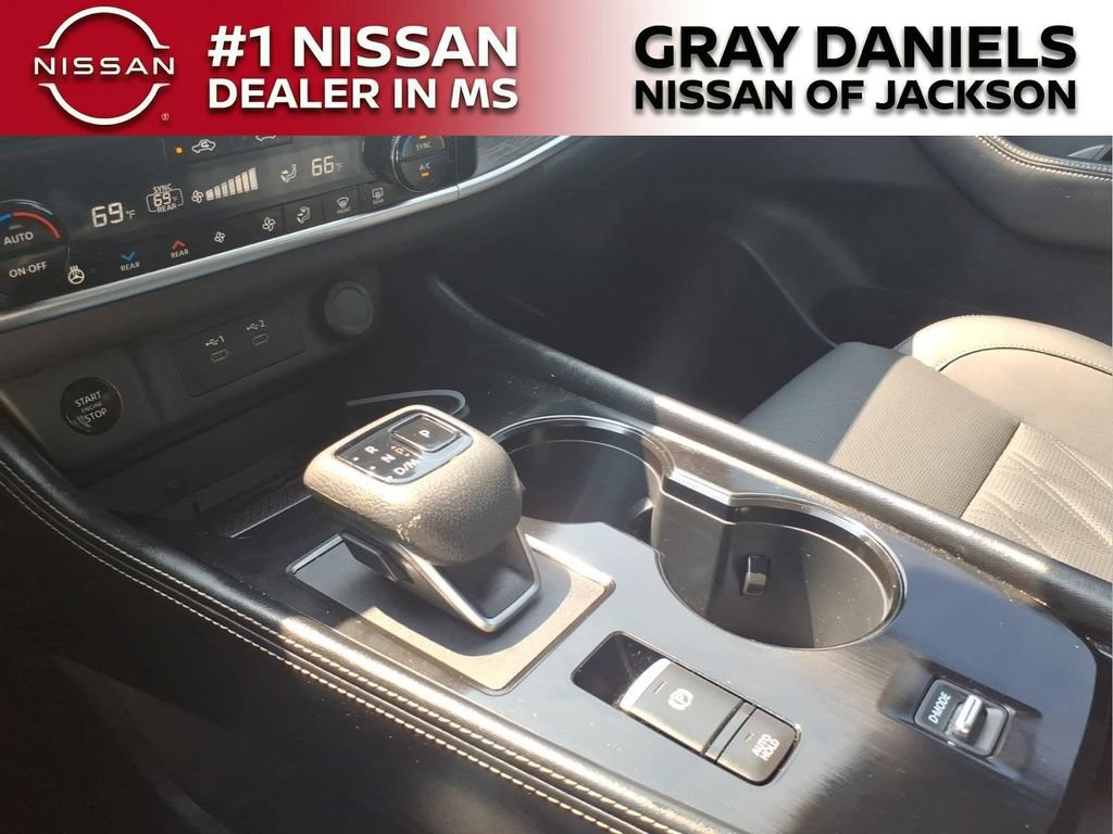 Certified 2025 Nissan Rogue Platinum w/ Tech Package FWD image 22