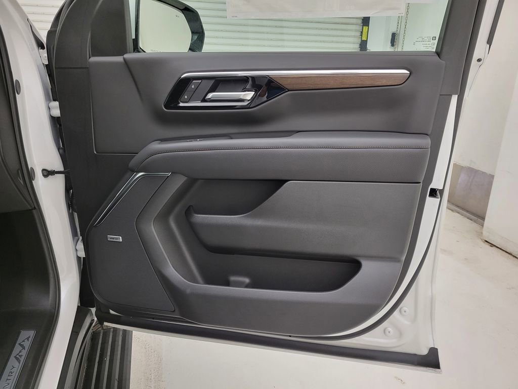 New 2025 Chevrolet Suburban High Country image 45