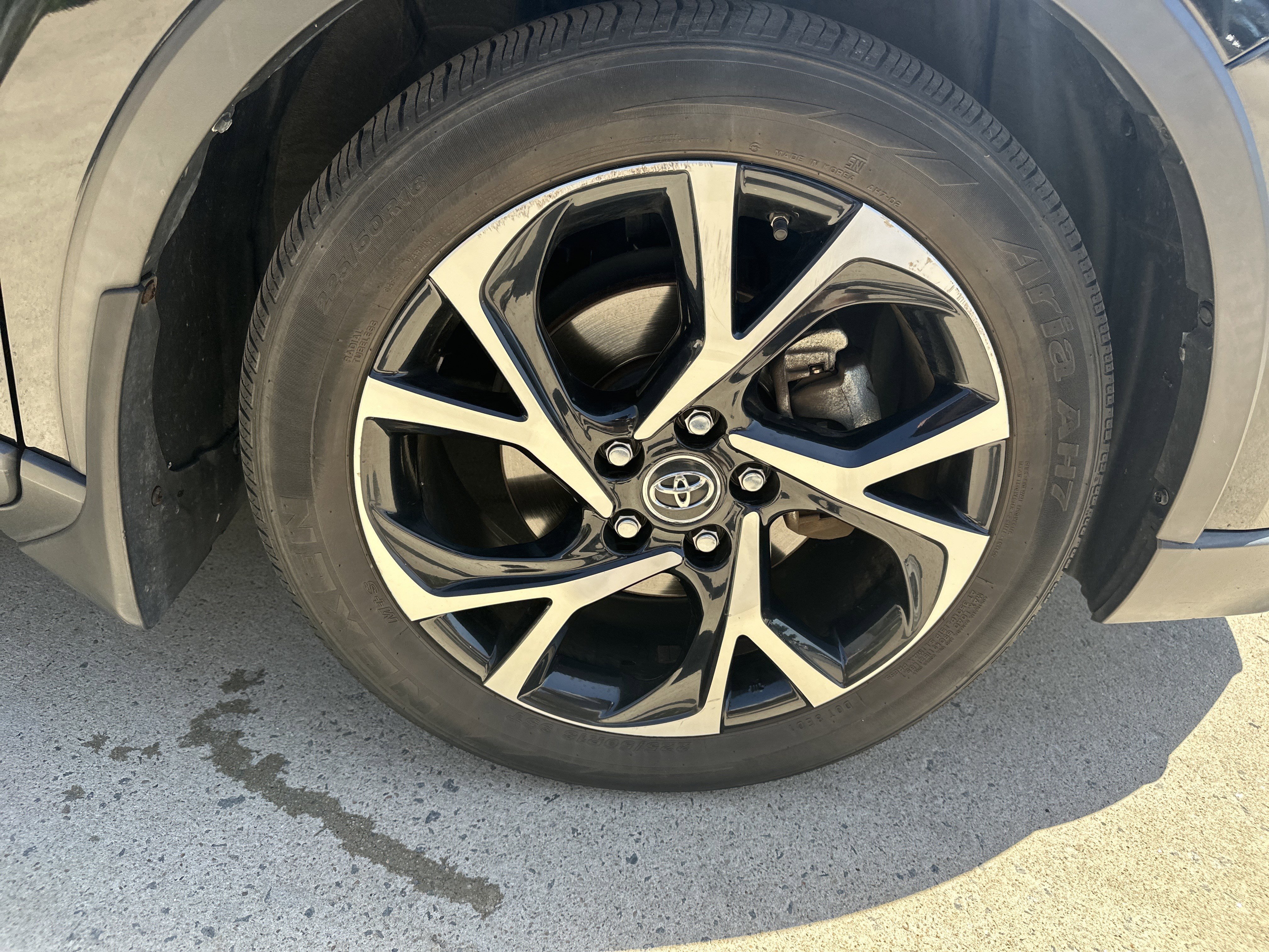 Used 2018 Toyota C-HR XLE FWD image 31