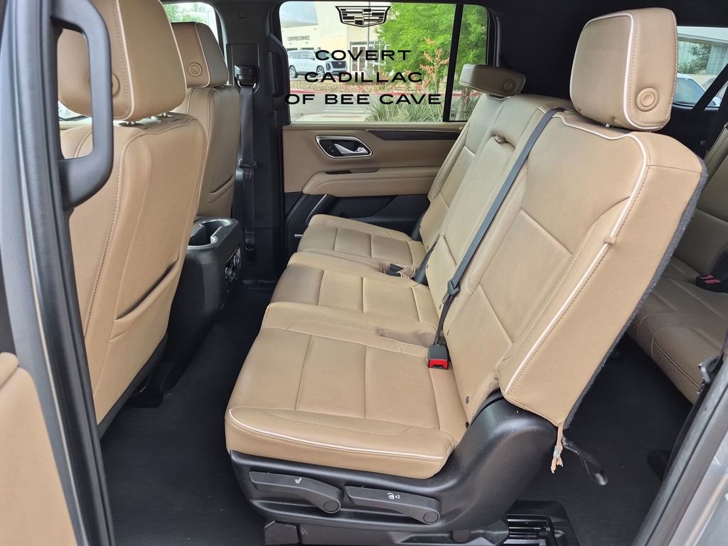 Used 2024 Chevrolet Suburban Premier image 38