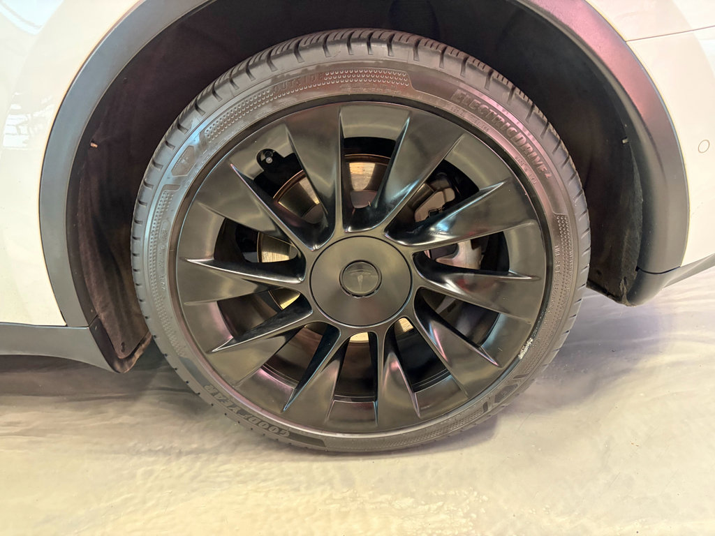 Used 2021 Tesla Model Y Long Range AWD/4WD image 25