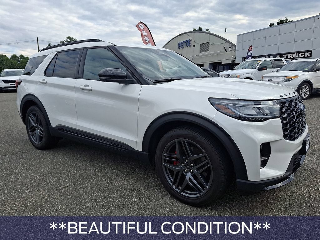 Used 2025 Ford Explorer ST AWD/4WD image 3