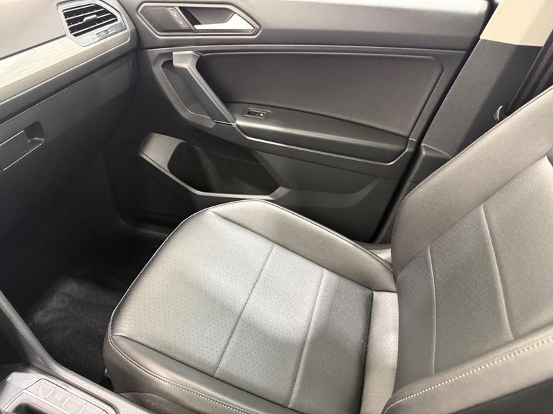 Used 2020 Volkswagen Tiguan SE image 20