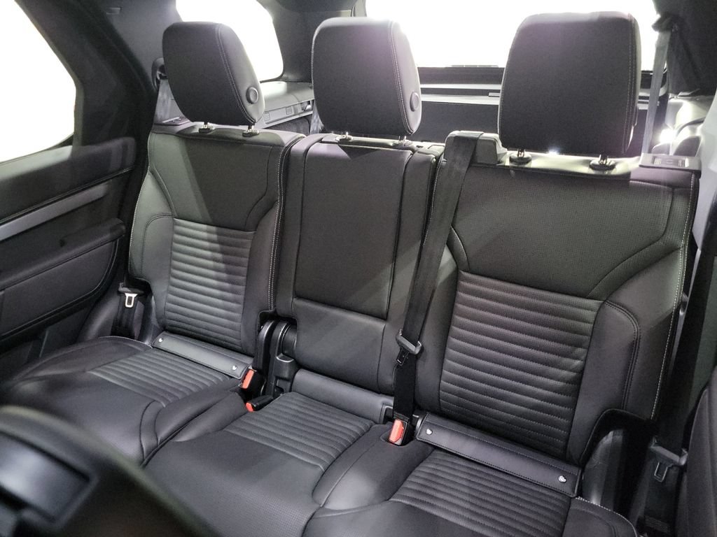 New 2026 Land Rover Discovery Limited Edition AWD/4WD image 22