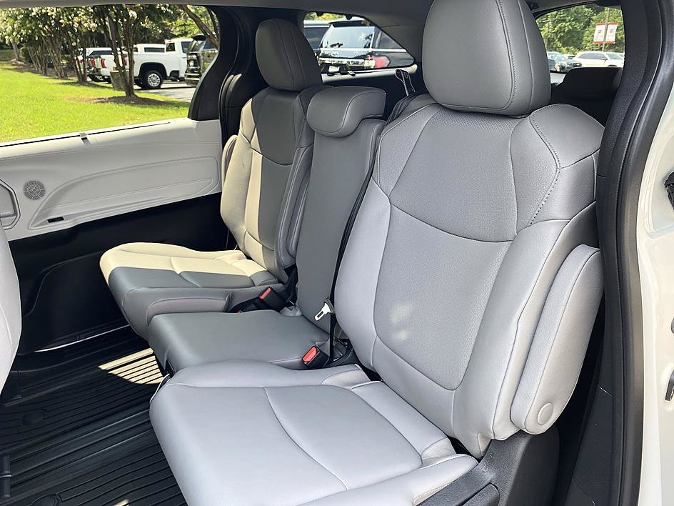 Certified 2026 Toyota Sienna XLE FWD image 12