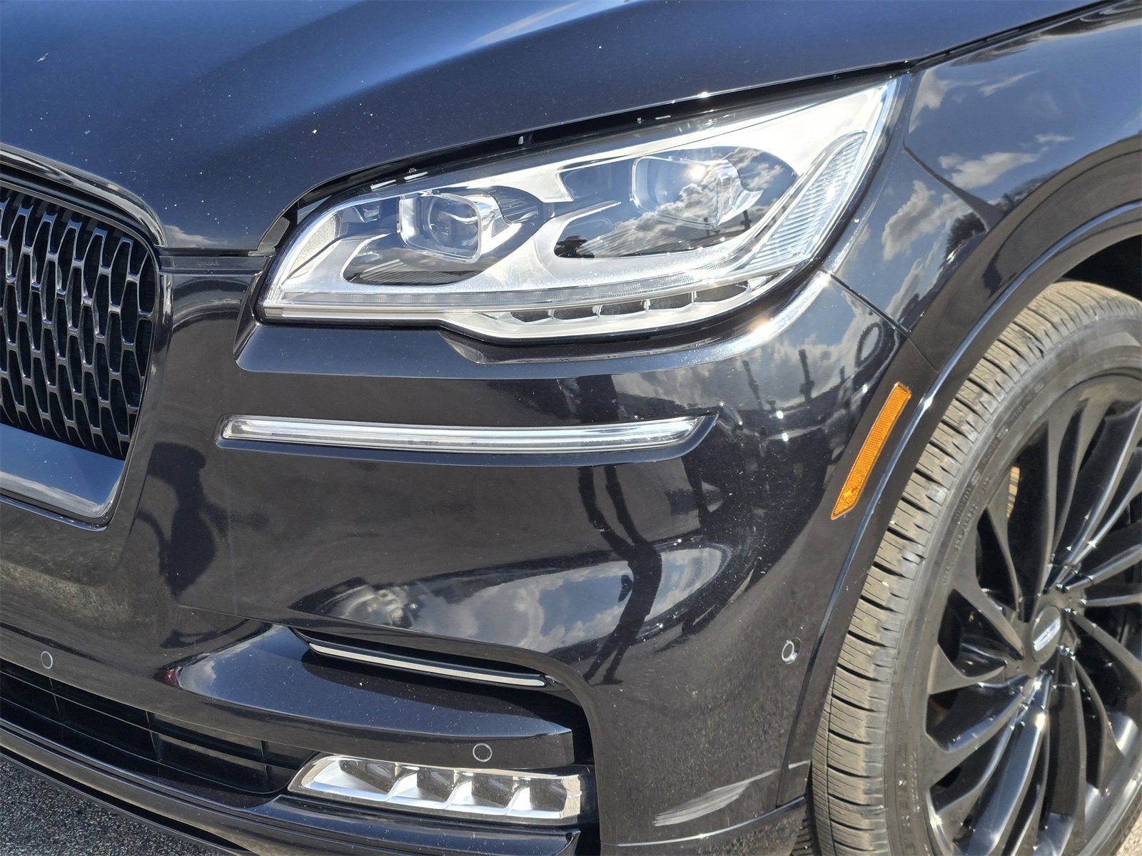 Used 2022 Lincoln Aviator Reserve w/ Equipment Group 201A image 9