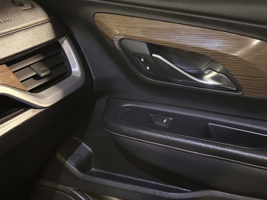 Used 2020 GMC Terrain SLE FWD image 26