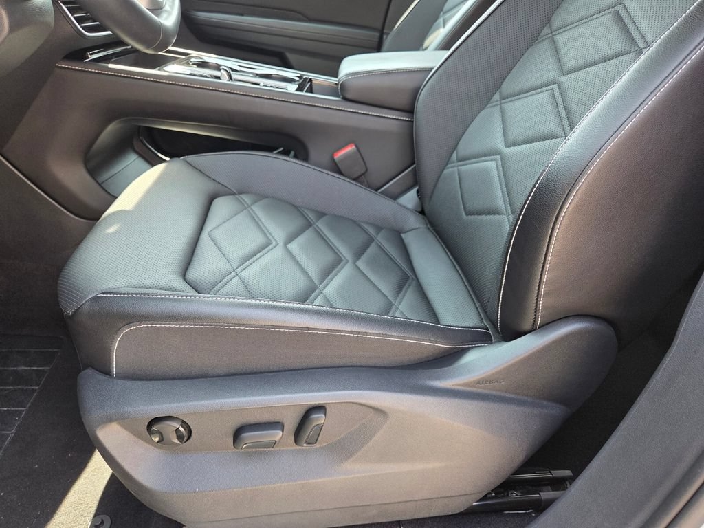 Certified 2025 Volkswagen Atlas SE FWD image 10