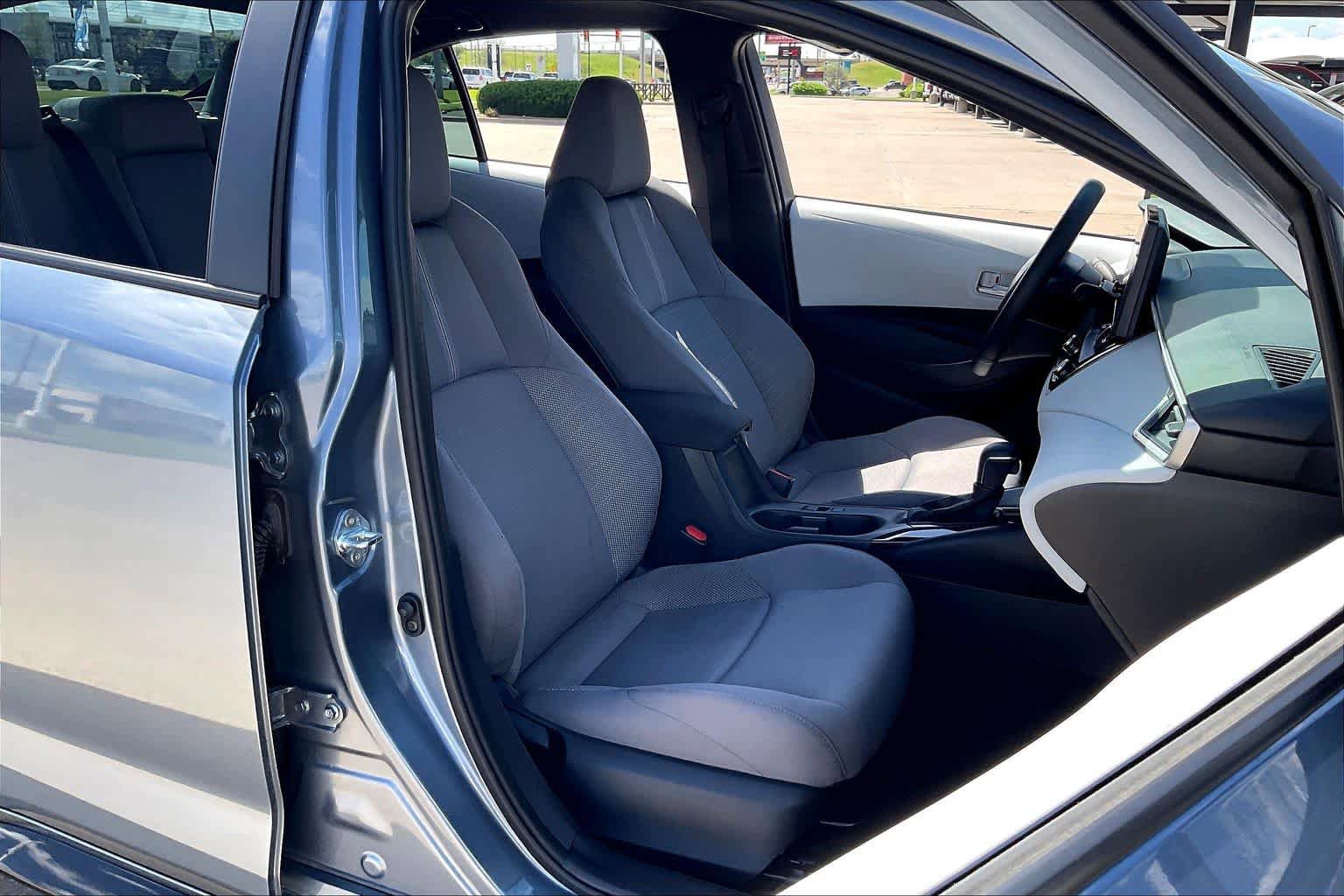 Used 2026 Toyota Corolla SE FWD image 9