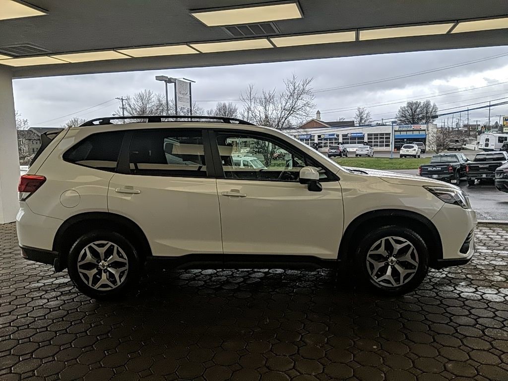 Used 2024 Subaru Forester Premium AWD/4WD image 4
