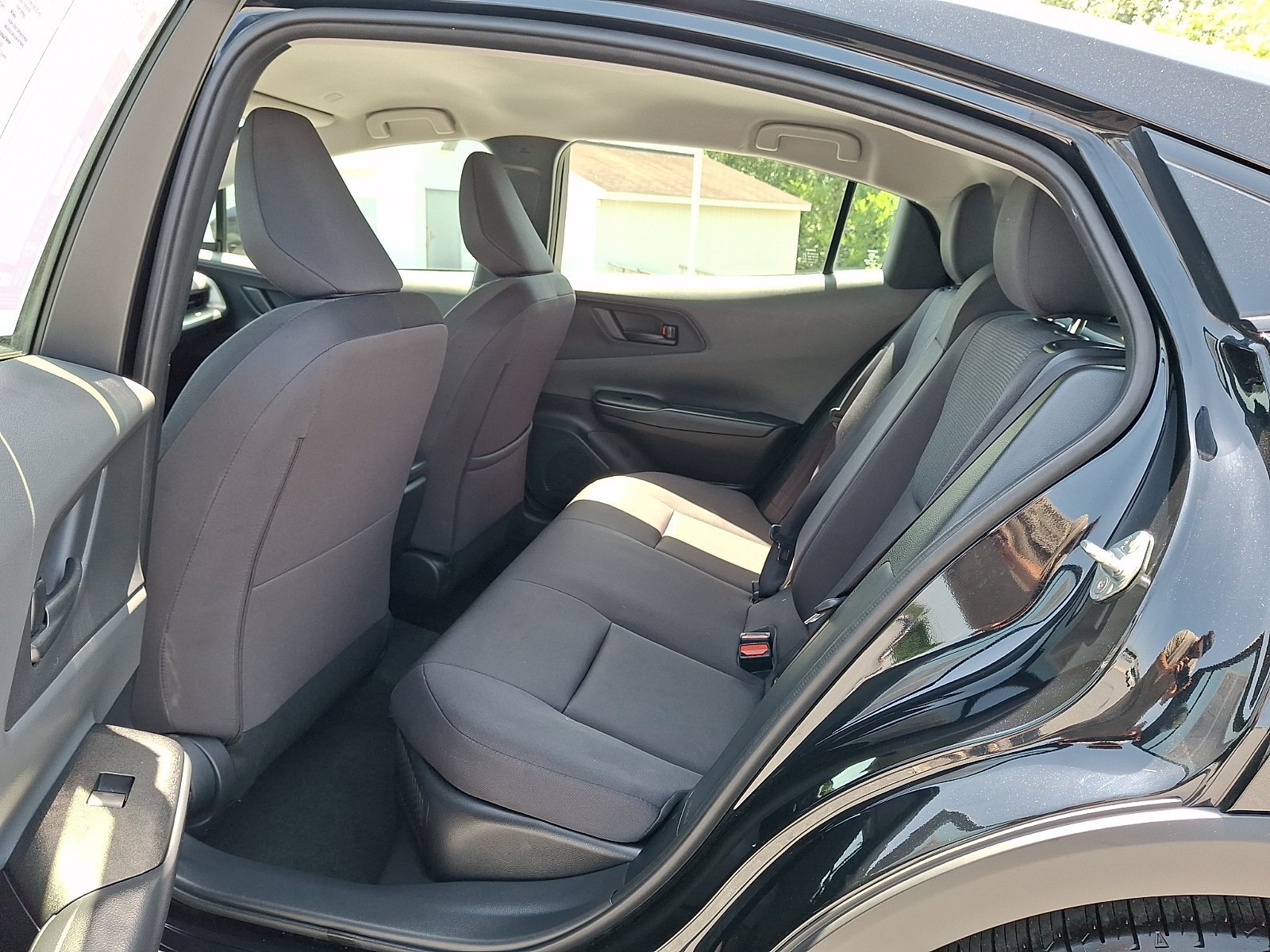 Used 2025 Toyota Prius LE FWD image 11