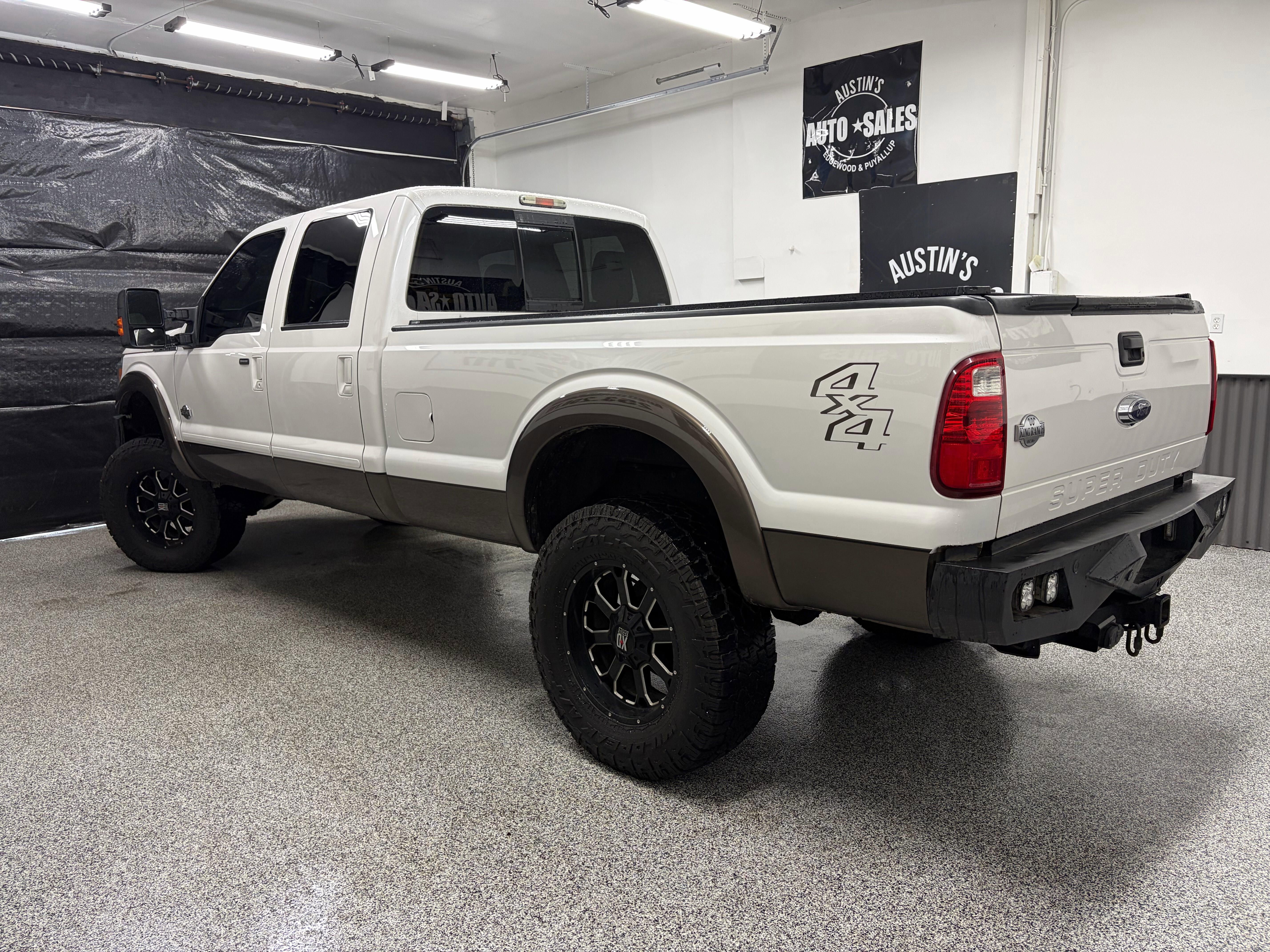 Used 2016 Ford F250 King Ranch w/ King Ranch w/Chrome Package AWD/4WD image 8