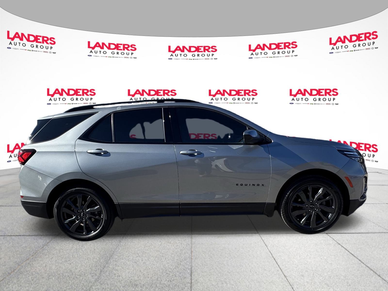 Used 2023 Chevrolet Equinox RS image 2