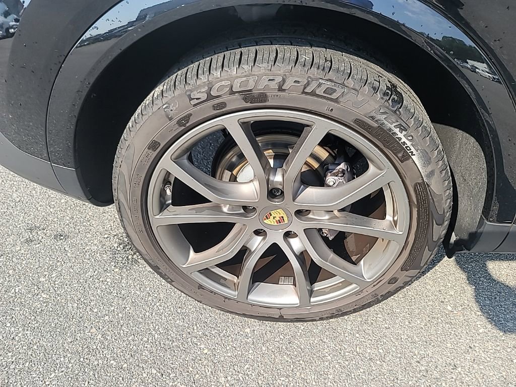 Used 2022 Porsche Cayenne AWD/4WD image 7