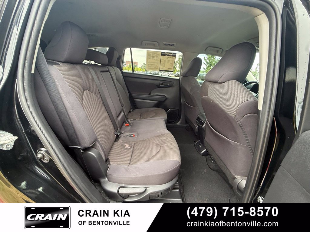 Used 2022 Toyota Highlander LE AWD/4WD image 33