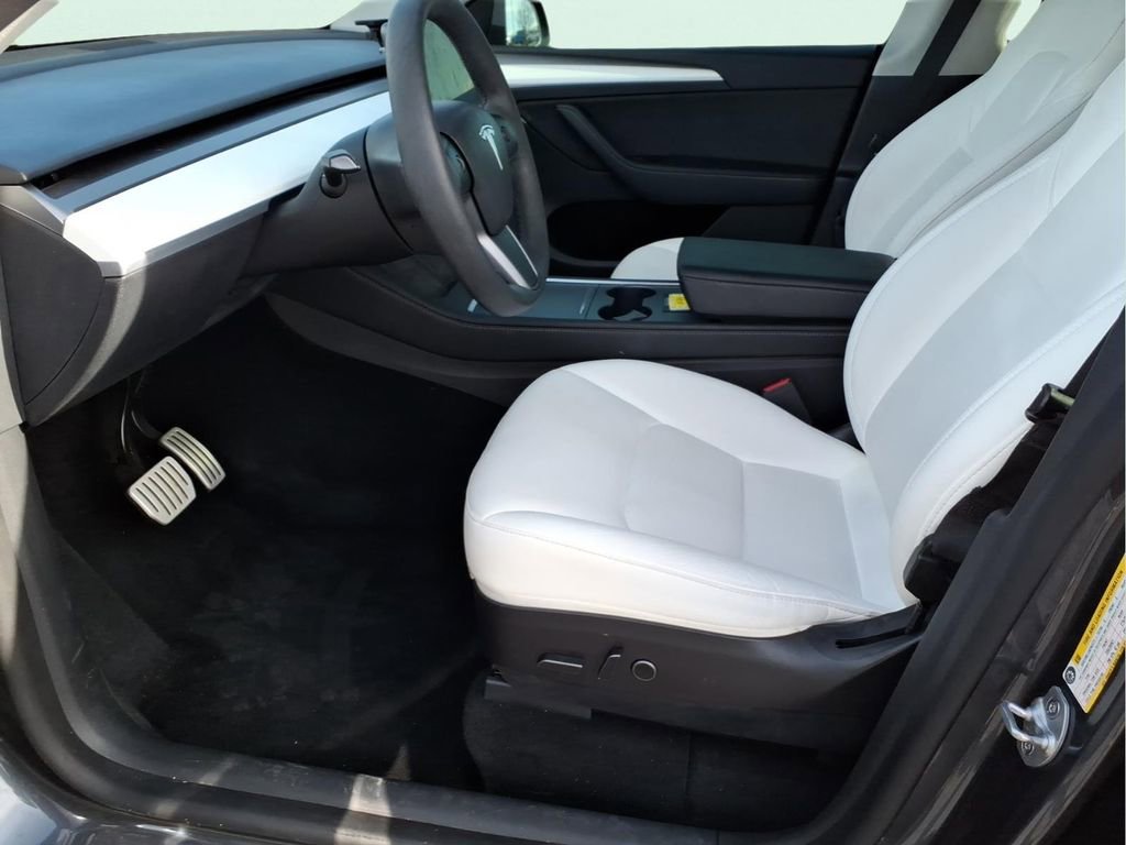 Used 2022 Tesla Model Y Performance image 16