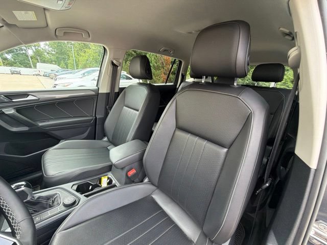 Used 2022 Volkswagen Tiguan SE AWD/4WD image 22