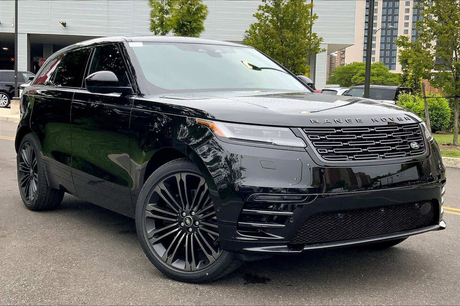 New 2026 Land Rover Range Rover Velar Dynamic SE image 2